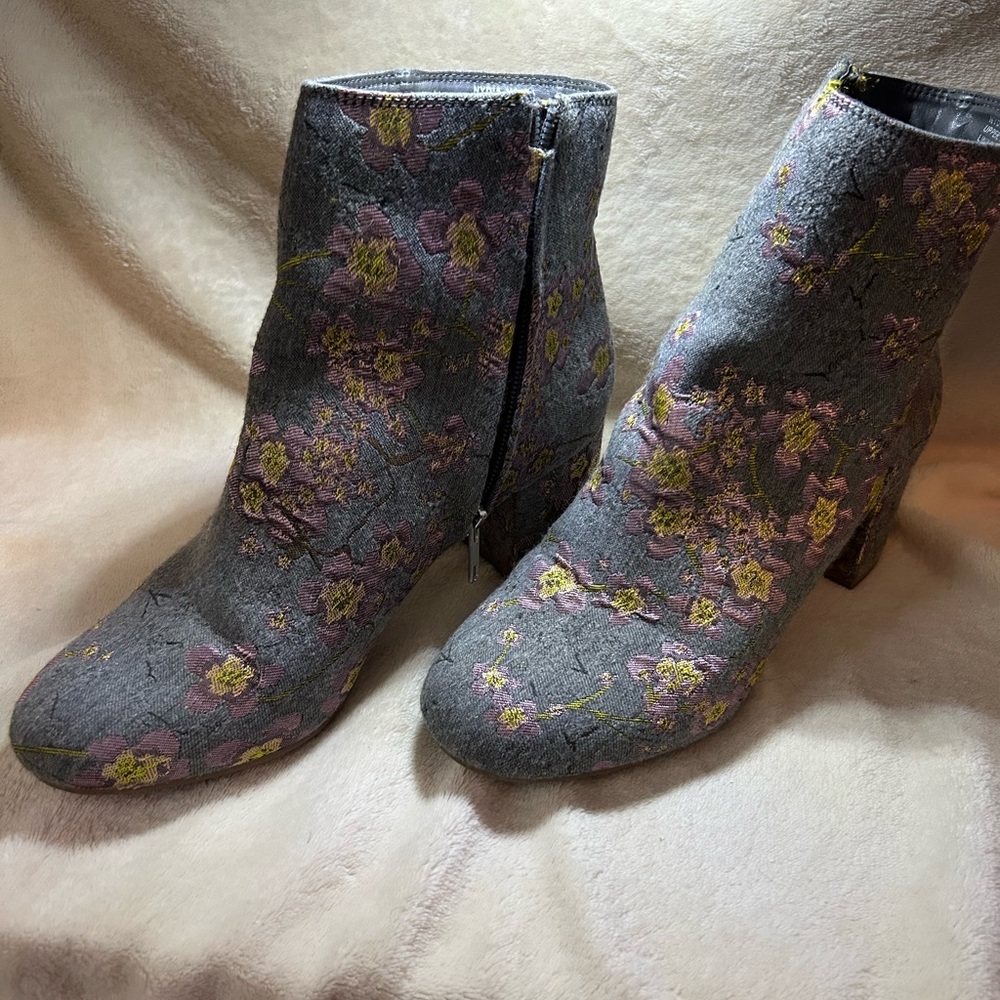 Zigi Soho Gray and Pink Floral Ankle Boots